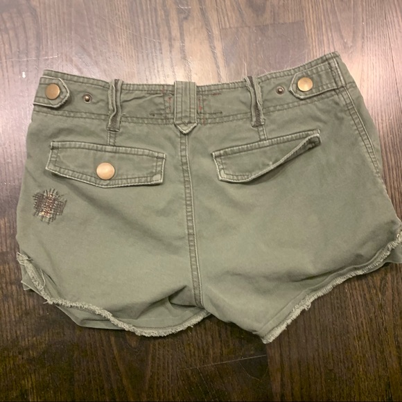 Aritzia Talula Shorts - Picture 2 of 4